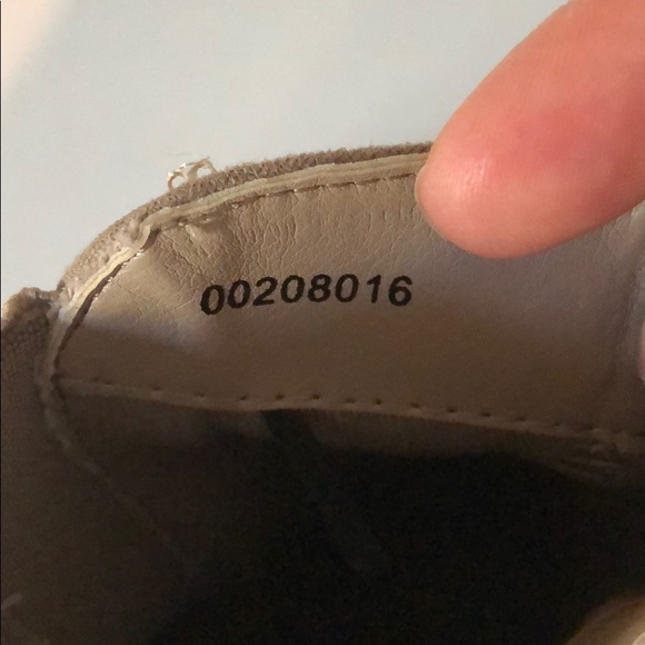 Tan boots - Picture 2 of 3